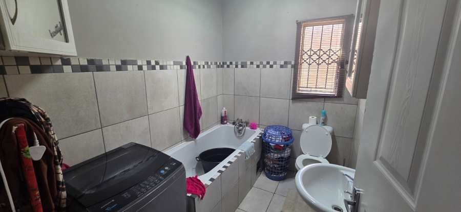 2 Bedroom Property for Sale in De Beers Northern Cape